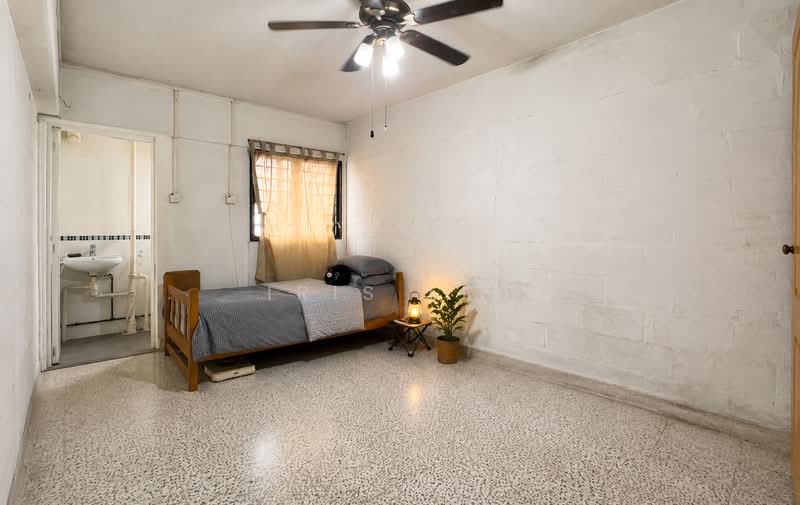 24 Marsiling Drive, 24 Marsiling Drive, 3 Bedrooms, 990 sqft, HDB Flat For Sale, by Iris Lim, 60236954 - Huge Master Bedroom - PropertyGuru.com.sg
