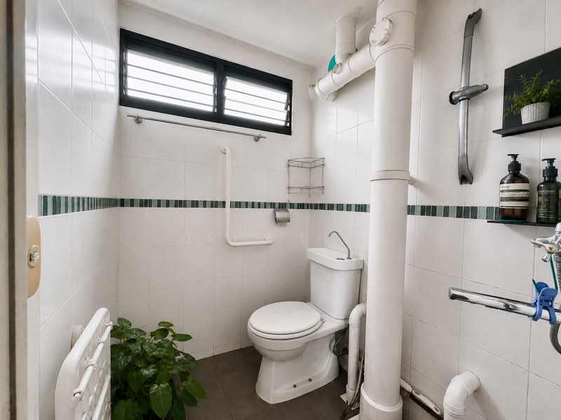 24 Marsiling Drive, 24 Marsiling Drive, 3 Bedrooms, 990 sqft, HDB Flat For Sale, by Iris Lim, 60236954 - Bathroom at kitchen  - PropertyGuru.com.sg