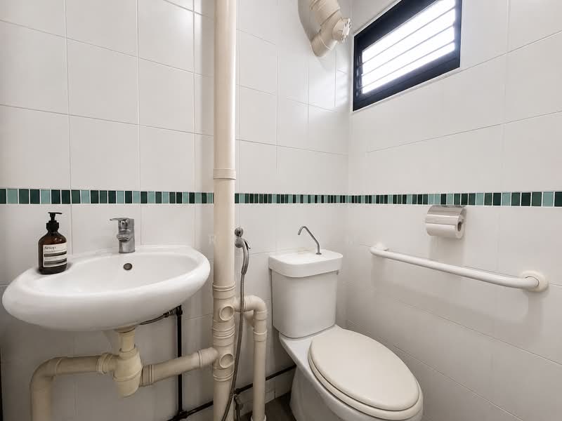 24 Marsiling Drive, 24 Marsiling Drive, 3 Bedrooms, 990 sqft, HDB Flat For Sale, by Iris Lim, 60236954 - Master Bathroom - PropertyGuru.com.sg
