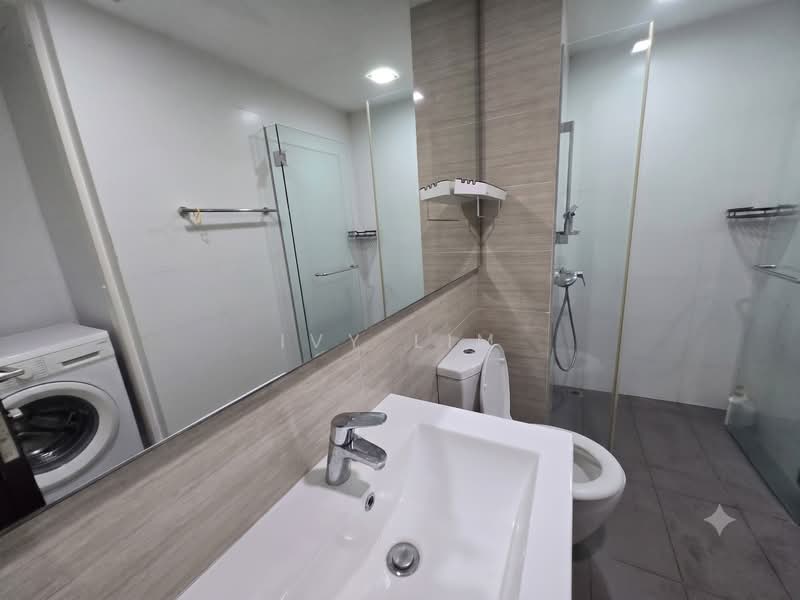 Riverparc Residence, 90 Punggol Drive, 3 Bedrooms, 1,227 sqft, Executive Condominium For Sale, by Ivy Lim, 60236972 - Bathroom - PropertyGuru.com.sg