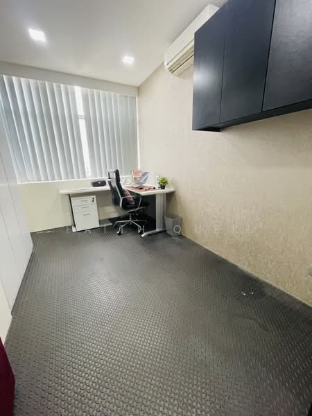 Wcega Tower, 21 Bukit Batok Crescent, 1,970 sqft, Light Industrial (B1) For Sale, by Faith Quek, 60237159 - Study - CommercialGuru.com.sg