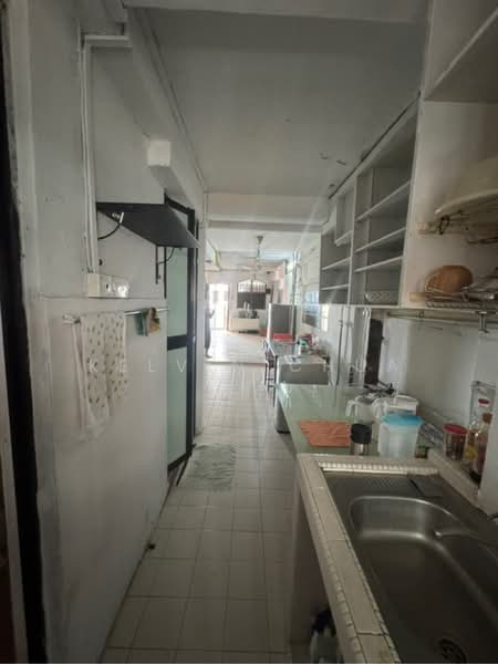 3 Beach Road HDB Flat For Sale at S$ 438,000 | PropertyGuru Singapore