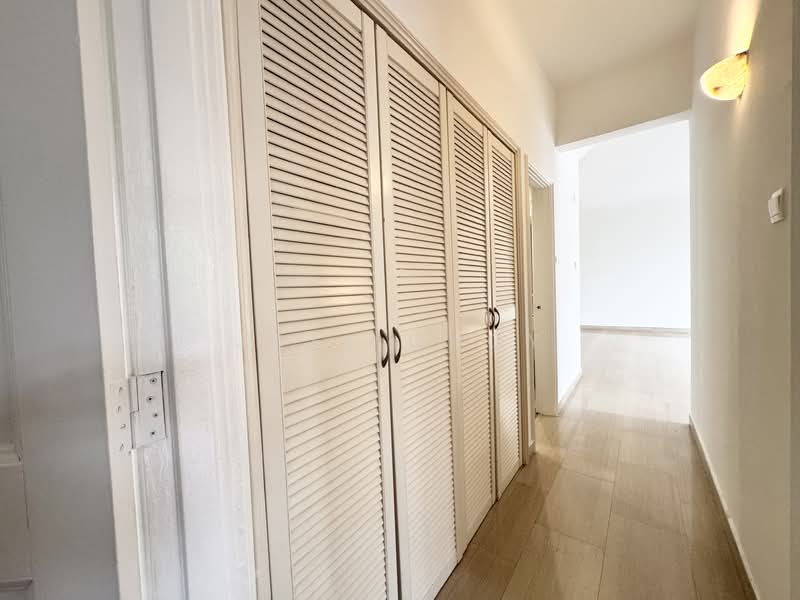 Pinewood Gardens Condominium For Sale at S$ 3,180,000 | PropertyGuru Singapore - Corridor