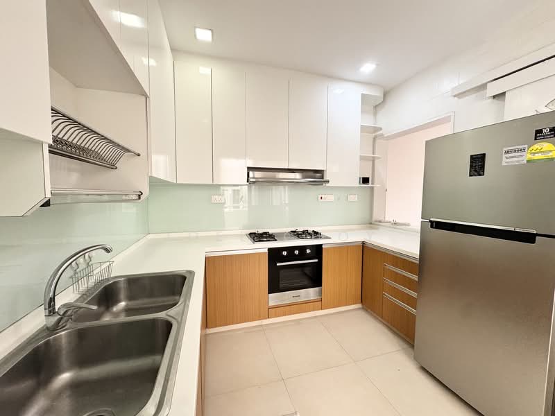 Pinewood Gardens Condominium For Sale at S$ 3,180,000 | PropertyGuru Singapore - Kitchen