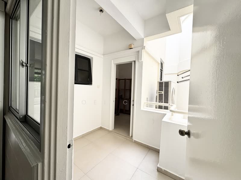 Pinewood Gardens Condominium For Sale at S$ 3,180,000 | PropertyGuru Singapore - Yard