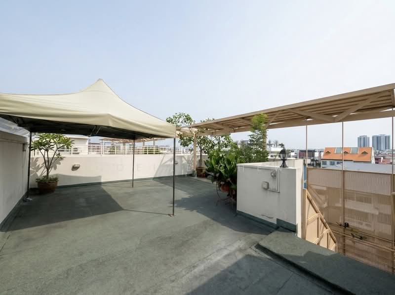 Marine Ville Apartment For Sale at S$ 2,800,000 | PropertyGuru Singapore