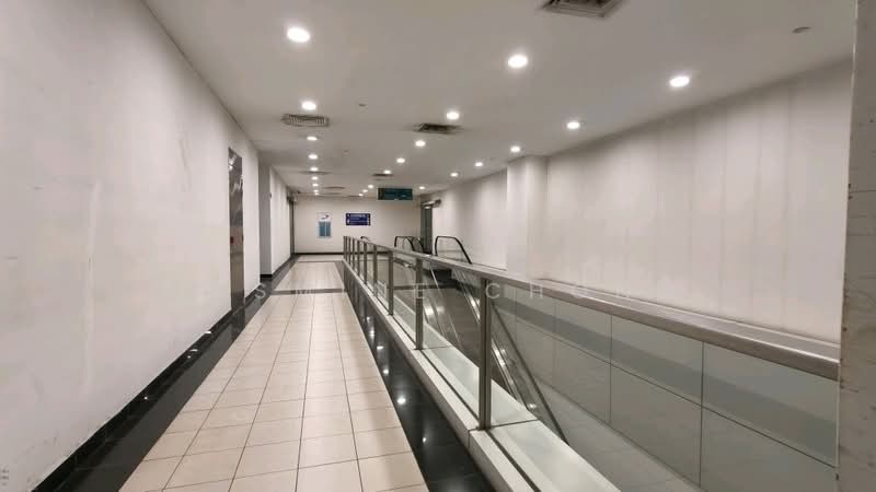 IMM Building, 2 Jurong East Street 21, Boon Lay / Jurong / Tuas, 5,209 sqft, Light Industrial (B1) For Rent, by Jasmine Chong, 60237261 - Access via escalator or passenger lift - CommercialGuru.com.sg