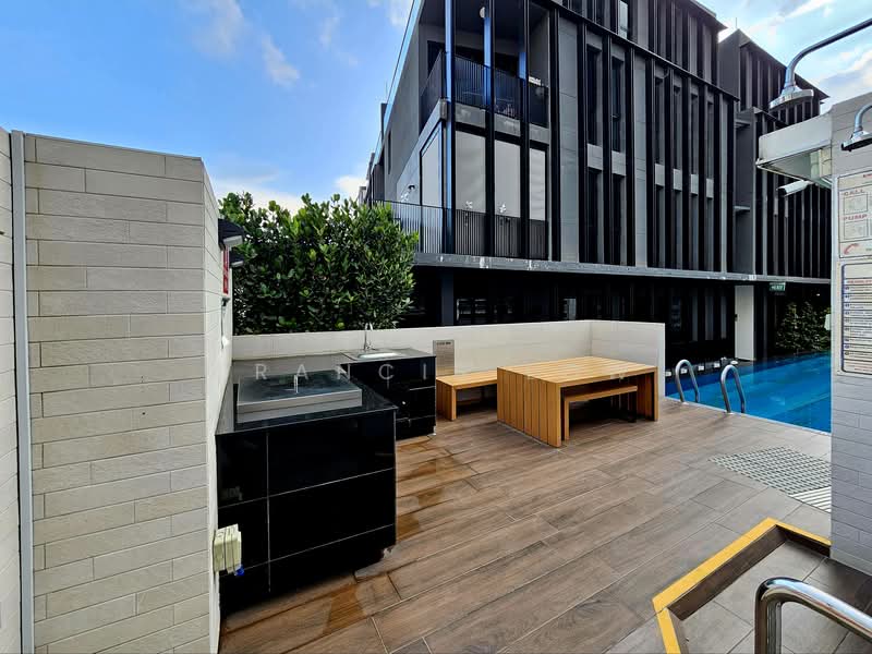 1953, 1 Tessensohn Road, 3 Bedrooms, 1,152 sqft, Apartment For Sale, by Francis Low, 60237433 - Pool - PropertyGuru.com.sg