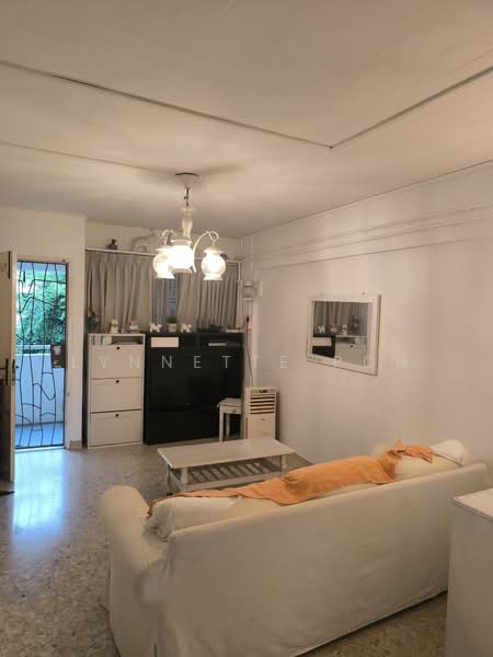 608 Ang Mo Kio Avenue 5, 608 Ang Mo Kio Avenue 5, 2 Bedrooms, 721 sqft, HDB Flat For Sale, by Lynnette Poh, 60237458 - Living Room - PropertyGuru.com.sg