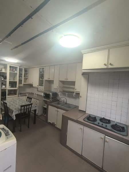608 Ang Mo Kio Avenue 5, 608 Ang Mo Kio Avenue 5, 2 Bedrooms, 721 sqft, HDB Flat For Sale, by Lynnette Poh, 60237458 - Kitchen - PropertyGuru.com.sg