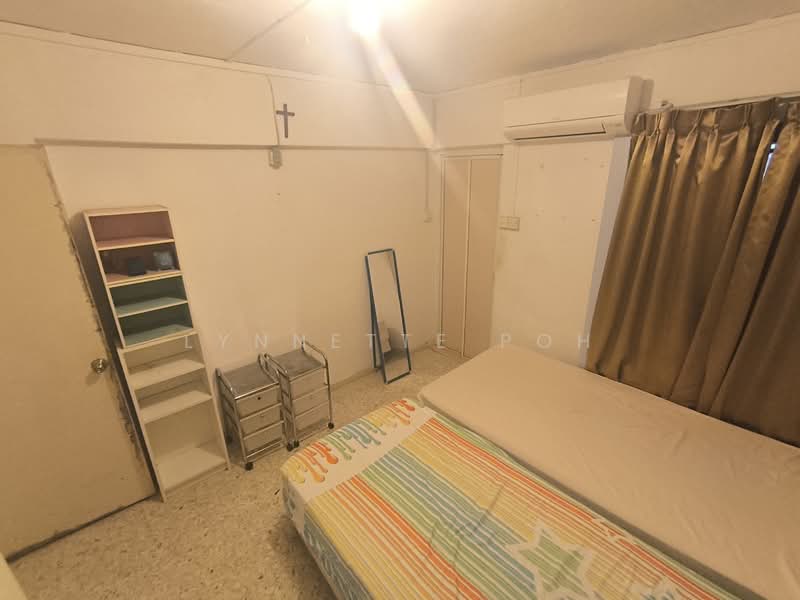 608 Ang Mo Kio Avenue 5, 608 Ang Mo Kio Avenue 5, 2 Bedrooms, 721 sqft, HDB Flat For Sale, by Lynnette Poh, 60237458 - Bedroom - PropertyGuru.com.sg