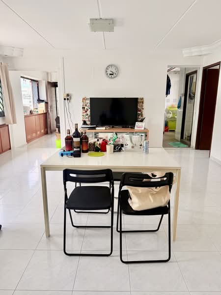 652 Jalan Tenaga HDB Flat For Sale at S$ 899,999 | PropertyGuru Singapore - Living Room