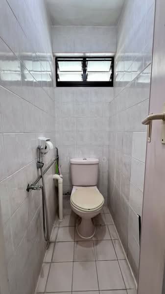 8 Marsiling Drive, 8 Marsiling Drive, 3 Bedrooms, 947 sqft, HDB Flat For Rent, by Joy Chung, 60237621 - Toilet - PropertyGuru.com.sg