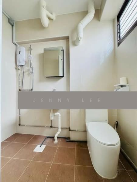 913 Jurong West Street 91 HDB Flat For Sale at S$ 520,000 | PropertyGuru Singapore - Bathroom