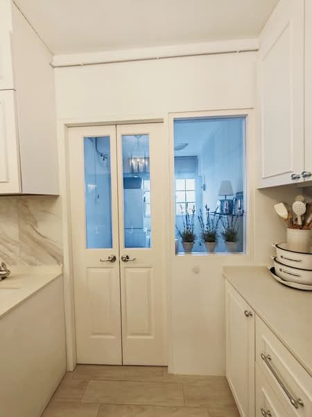 291D Bukit Batok Street 24 HDB Flat For Sale at S$ 668,000 | PropertyGuru Singapore - Service balcony entrance to laundry area