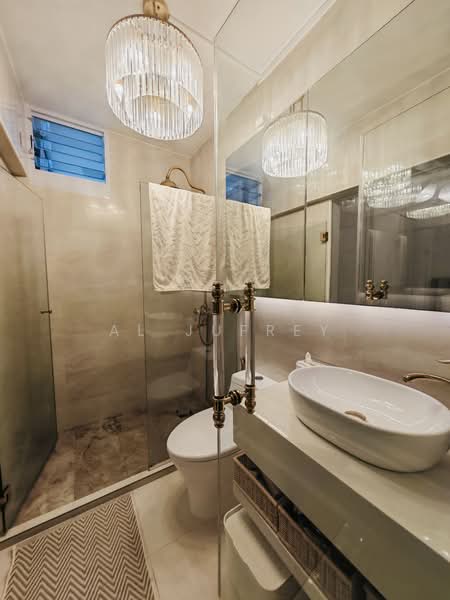 291D Bukit Batok Street 24 HDB Flat For Sale at S$ 668,000 | PropertyGuru Singapore - Master Bathroom