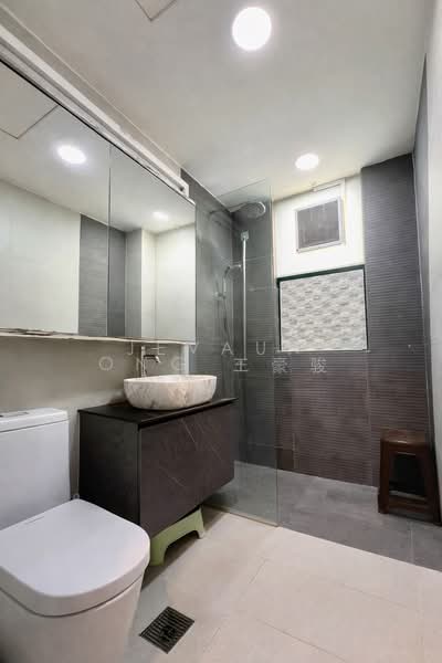 Highgate Condominium For Sale at S$ 2,128,000 | PropertyGuru Singapore - Master Bedroom Toilet