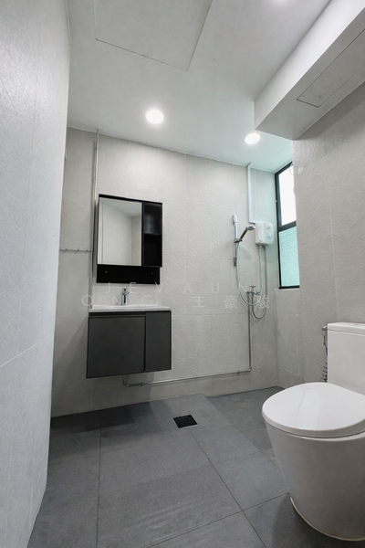 Highgate Condominium For Sale at S$ 2,128,000 | PropertyGuru Singapore - Common Toilet