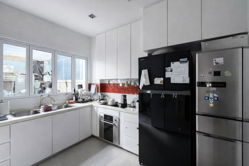 Corner Terrace Walking Distance to Bartley MRT | Maris Stella High School | Nex, Ardisia Garden / Serangoon / Bartley / Maris Stella High School / Near Bartley MRT, Hougang / Punggol / Sengkang, 4 Bedrooms, 3,000 sqft, Corner Terrace For Sale, by Phyllis Tan, 60238297 - Kitchen - PropertyGuru.com.sg