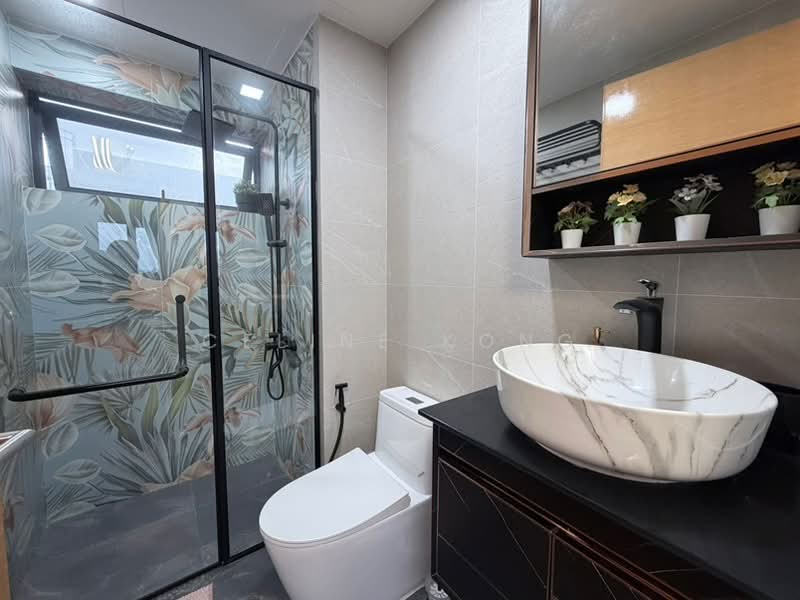 NV Residences Condominium For Sale at S$ 1,900,000 | PropertyGuru Singapore - Common Bathroom