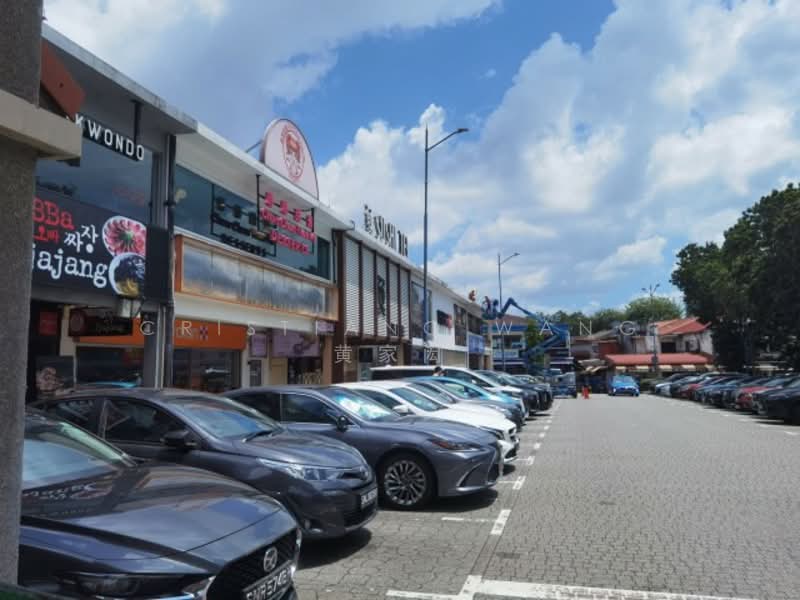 CHOMP CHOMP FOOD CENTRE, KENSINGTON PARK ROAD, 3,100 sqft, Food & Beverage For Rent, by Cristiano Wang 黄家闳, 60238393 - CommercialGuru.com.sg