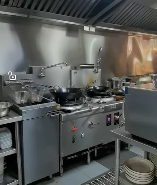 CHOMP CHOMP FOOD CENTRE, KENSINGTON PARK ROAD, 3,100 sqft, Food & Beverage For Rent, by Cristiano Wang 黄家闳, 60238393 - CommercialGuru.com.sg