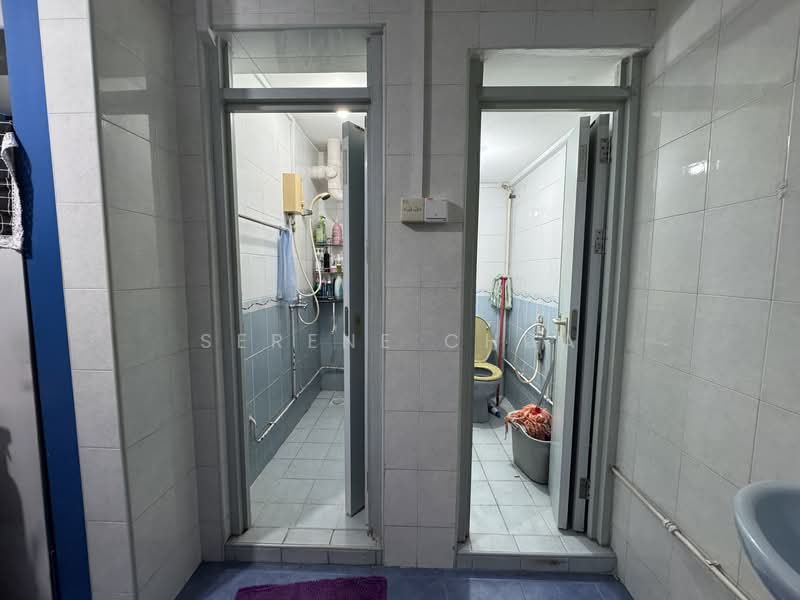9 Holland Avenue HDB Flat For Sale at S$ 698,888 | PropertyGuru Singapore - Bathroom
