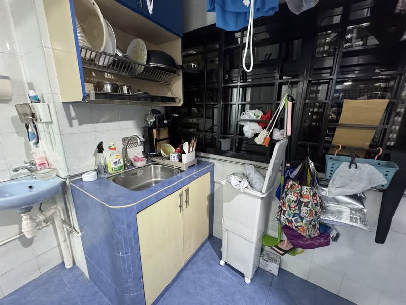 9 Holland Avenue HDB Flat For Sale at S$ 698,888 | PropertyGuru Singapore - Kitchen