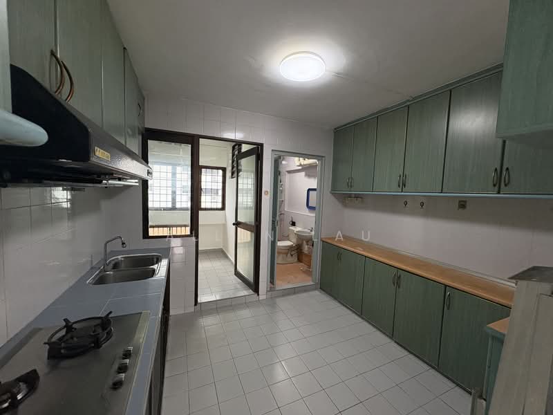 524 Jelapang Road HDB Flat For Sale at S$ 620,000 | PropertyGuru Singapore - Kitchen