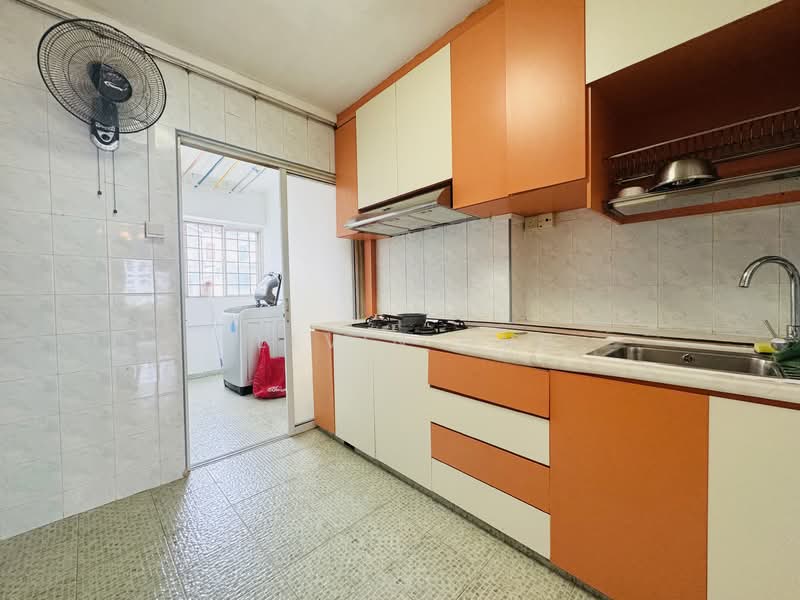 156 Lorong 1 Toa Payoh, 156 Lorong 1 Toa Payoh, 3 Bedrooms, 1,087 sqft, HDB Flat For Sale, by Kelvin Ong, 60238947 - Kitchen - PropertyGuru.com.sg