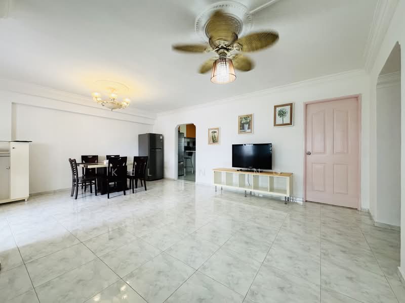 156 Lorong 1 Toa Payoh, 156 Lorong 1 Toa Payoh, 3 Bedrooms, 1,087 sqft, HDB Flat For Sale, by Kelvin Ong, 60238947 - Living Room - PropertyGuru.com.sg