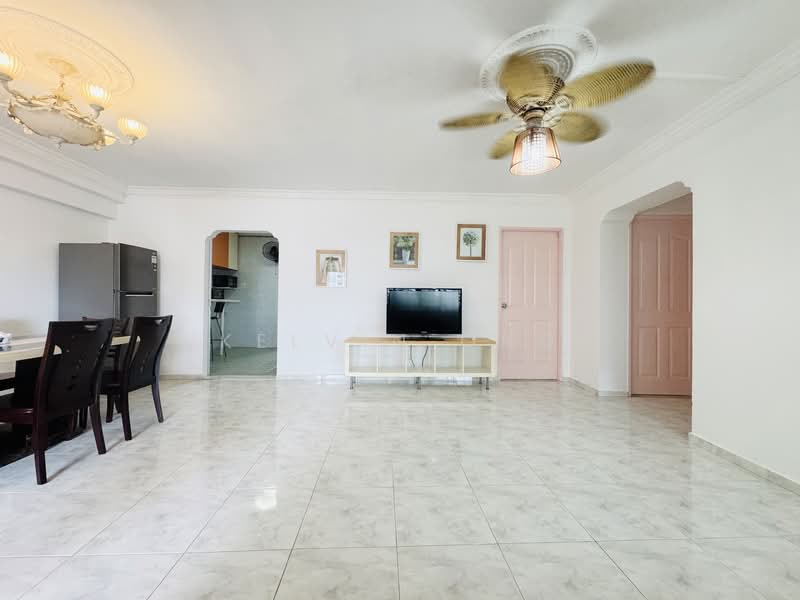 156 Lorong 1 Toa Payoh, 156 Lorong 1 Toa Payoh, 3 Bedrooms, 1,087 sqft, HDB Flat For Sale, by Kelvin Ong, 60238947 - Living Room - PropertyGuru.com.sg