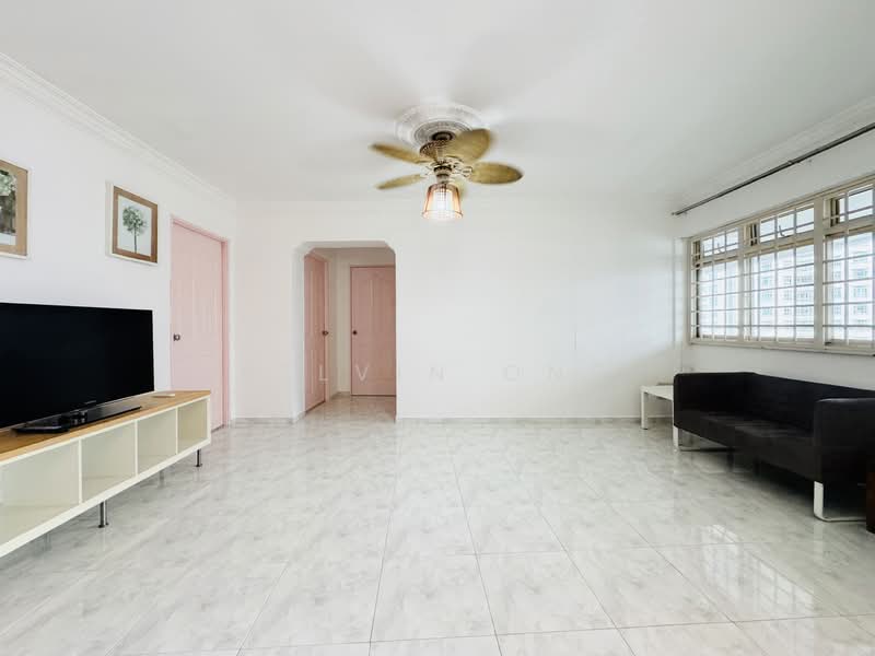 156 Lorong 1 Toa Payoh, 156 Lorong 1 Toa Payoh, 3 Bedrooms, 1,087 sqft, HDB Flat For Sale, by Kelvin Ong, 60238947 - Living Room - PropertyGuru.com.sg