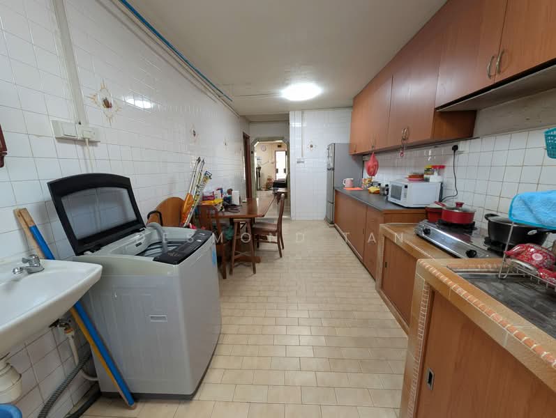 111 Serangoon North Avenue 1 HDB Flat For Sale at S$ 540,000 | PropertyGuru Singapore - Kitchen