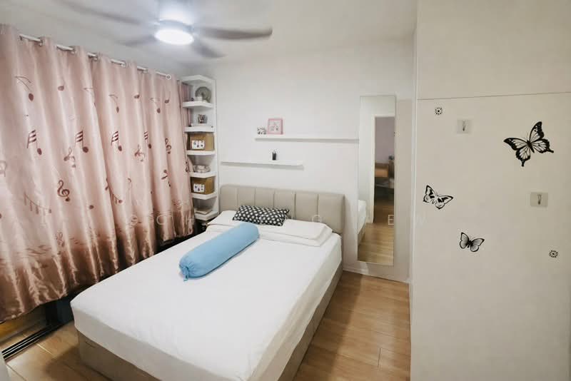 The Lakefront Residences Condominium For Sale at S$ 1,050,000 | PropertyGuru Singapore