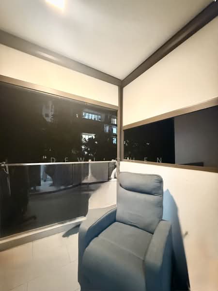 The Inflora Condominium For Sale at S$ 690,000 | PropertyGuru Singapore - Balcony