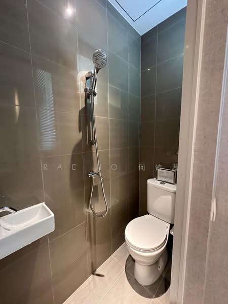 The LakeGarden Residences, , 3 Bedrooms, 1,238 sqft, Condominium For Sale, by Rae Ho 何诗蕊, 60240143 - Bathroom - PropertyGuru.com.sg