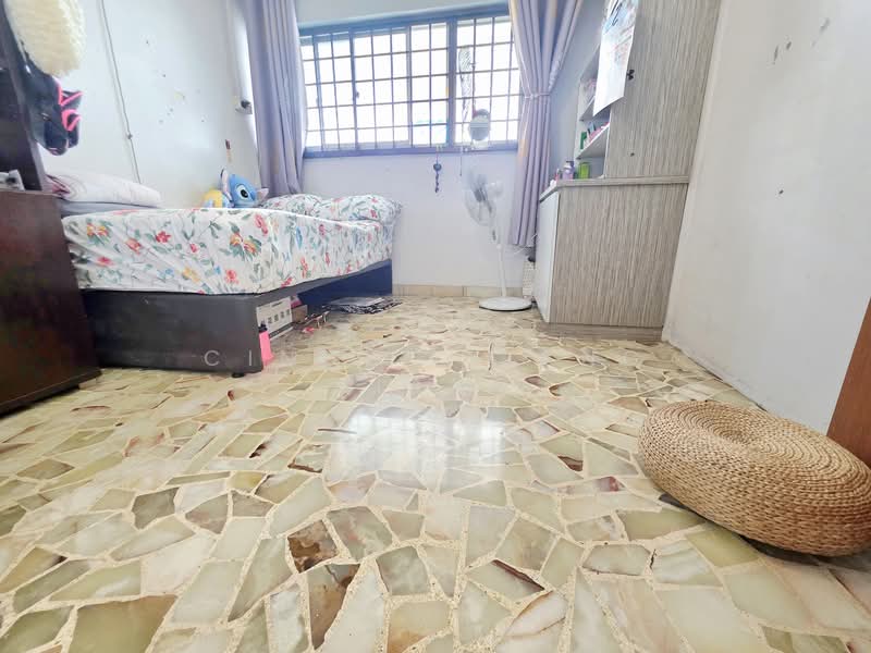 328 Jurong East Street 31 HDB Flat For Sale at S$ 558,000 | PropertyGuru Singapore - Bedroom