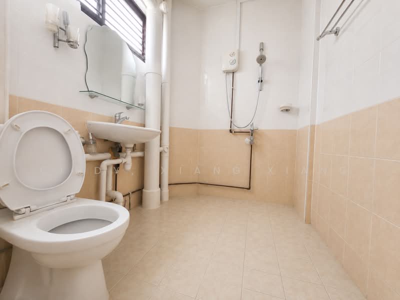 328 Jurong East Street 31, 328 Jurong East Street 31, Boon Lay / Jurong / Tuas, 3 Bedrooms, 1,130 sqft, HDB Flat For Sale, by Cindy, Xiang Xiang, 60240316 - Bathroom - PropertyGuru.com.sg