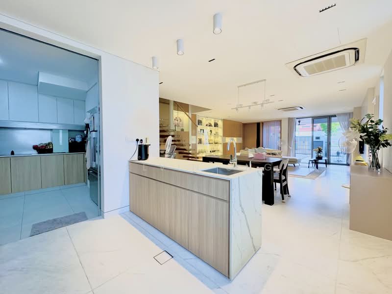 MacPherson Garden Estate Corner Terrace For Sale at S$ 4,999,999 | PropertyGuru Singapore - Kitchen