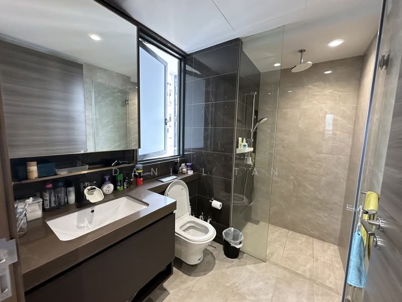 The Florence Residences Condominium For Sale at S$ 2,150,000 | PropertyGuru Singapore - Bathroom