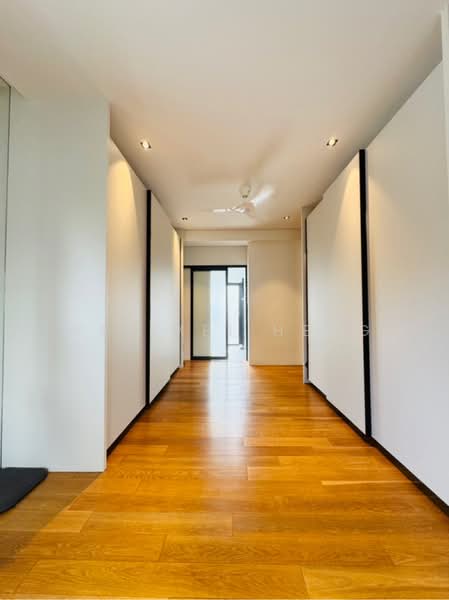 MacPherson Garden Estate Corner Terrace For Sale at S$ 4,999,999 | PropertyGuru Singapore - Walk in closet