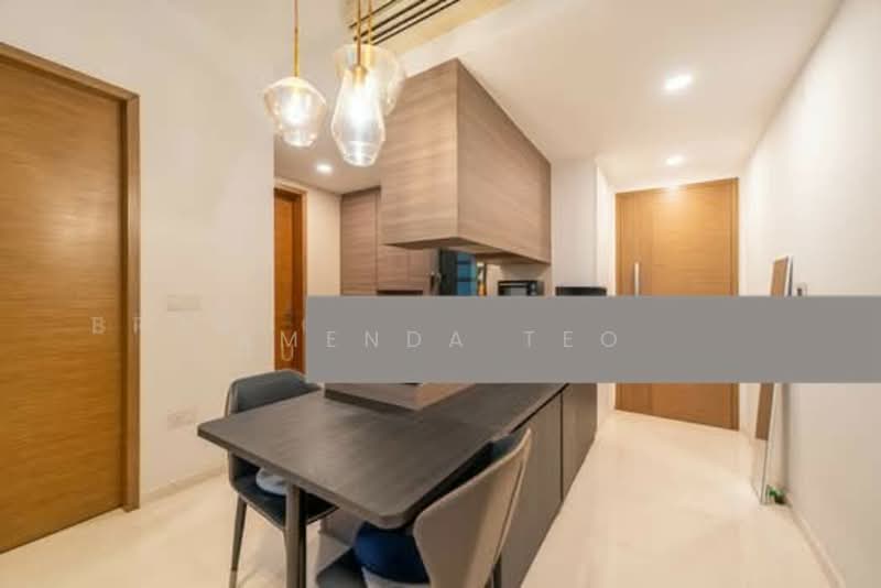 8 Saint Thomas Condominium For Sale at S$ 1,699,999 | PropertyGuru Singapore - Kitchen Dining