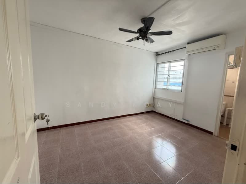 231 Bukit Batok East Avenue 5 HDB Flat For Sale at S$ 420,000 | PropertyGuru Singapore