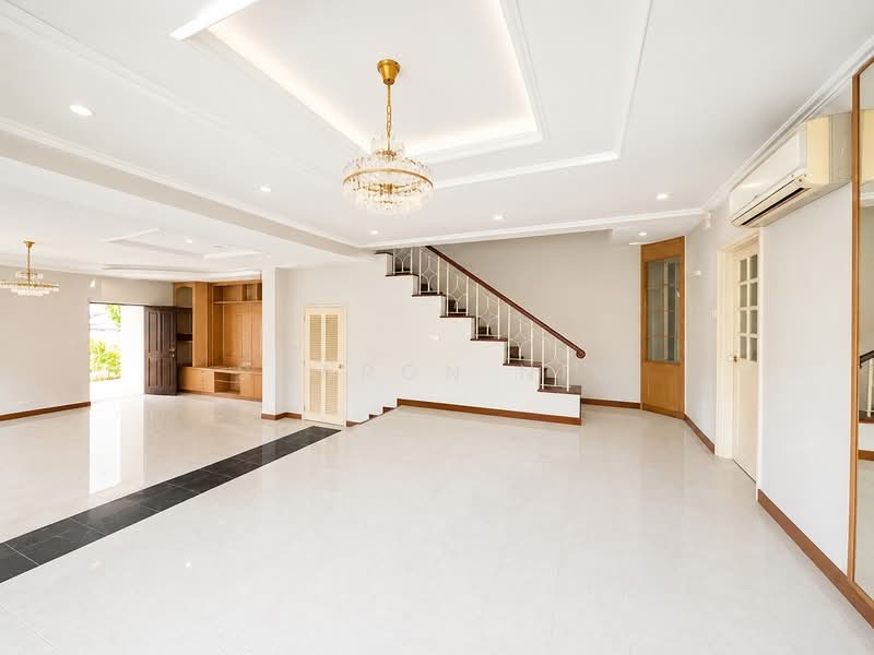 CASHEW CRESCENT, CASHEW CRESCENT, 5 Bedrooms, 4,008 sqft, Semi-Detached House For Sale, by Sharon Nio, 60241770 - Living Room - PropertyGuru.com.sg