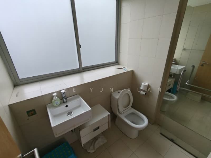 The Stellar, 20 West Coast Road, 3 Bedrooms, 1,335 sqft, Condominium For Rent, by Chee Yun Xuan, 60241786 - Common Bathroom - PropertyGuru.com.sg