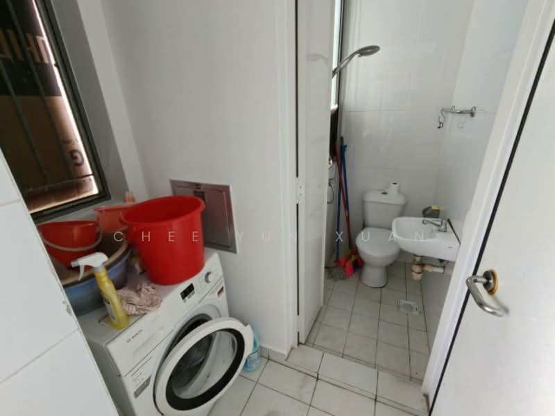 The Stellar, 20 West Coast Road, 3 Bedrooms, 1,335 sqft, Condominium For Rent, by Chee Yun Xuan, 60241786 - Service Yard with WC - PropertyGuru.com.sg