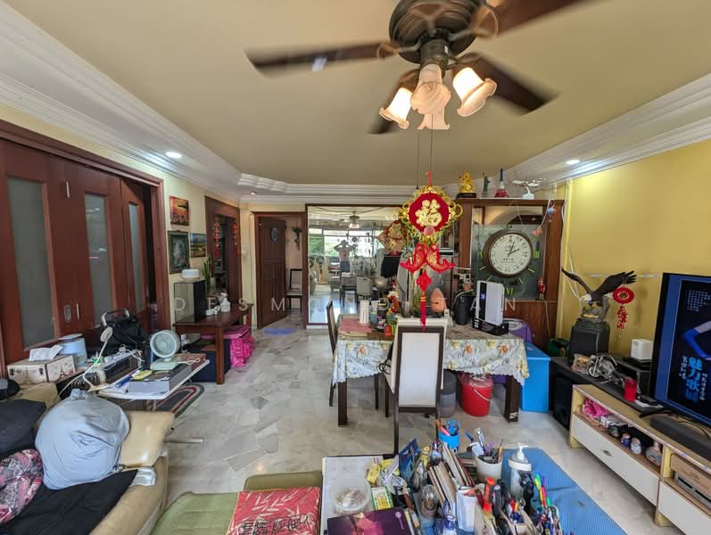 858 Woodlands Street 83 HDB Flat For Sale at S$ 650,000 | PropertyGuru Singapore - Living Room