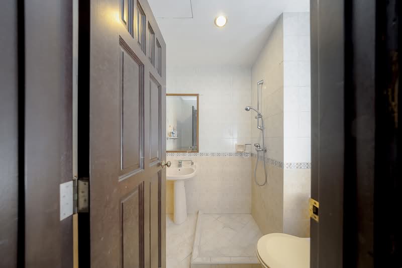 Westville Terraced House For Sale at S$ 2,400,000 | PropertyGuru Singapore - Bathroom