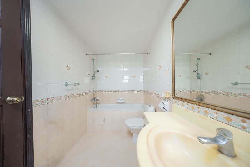 Westville Terraced House For Sale at S$ 2,400,000 | PropertyGuru Singapore - Bathroom